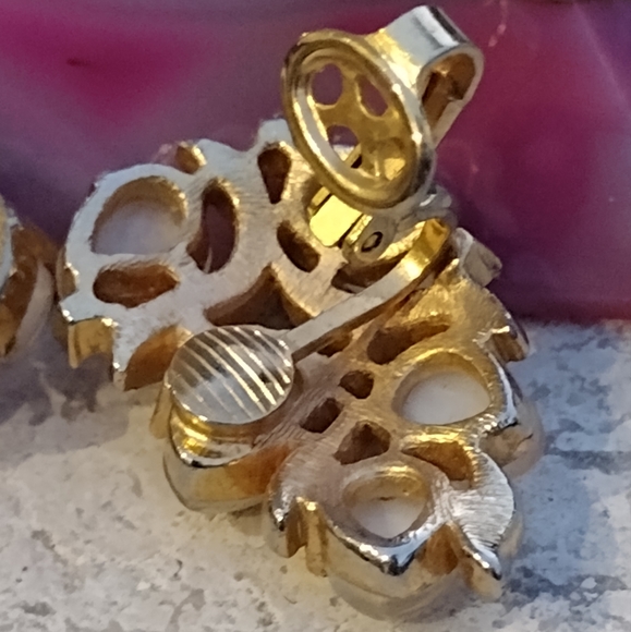 1960s ALFRED PHILIPPE Crown Trifari Moonstone Glass Fruit Salad Earrings - Picture 3 of 15